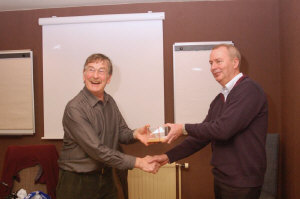 paper-prize.jpg (40786 bytes)