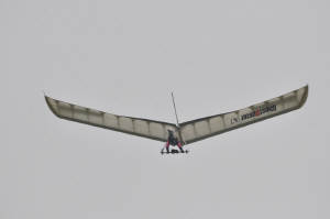 hang-glider.jpg (28001 bytes)